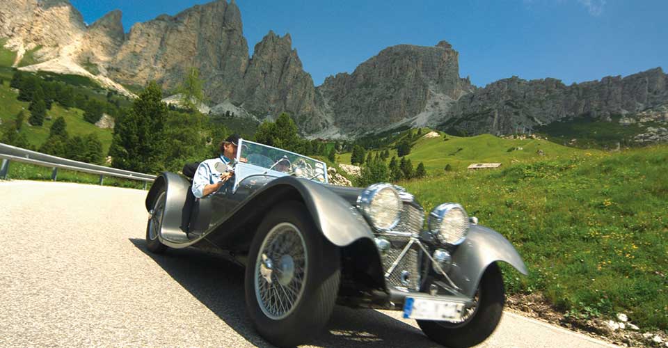 Auto d’epoca nelle Dolomiti