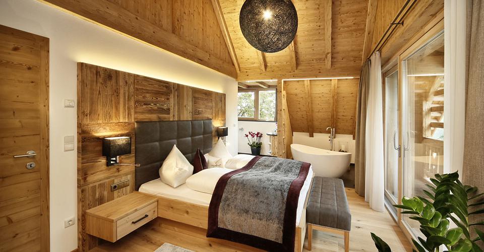 Exclusive chalet - Double bedroom with bathtub